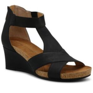 New Adrienne Vittadini black wedge SZ 9.5
